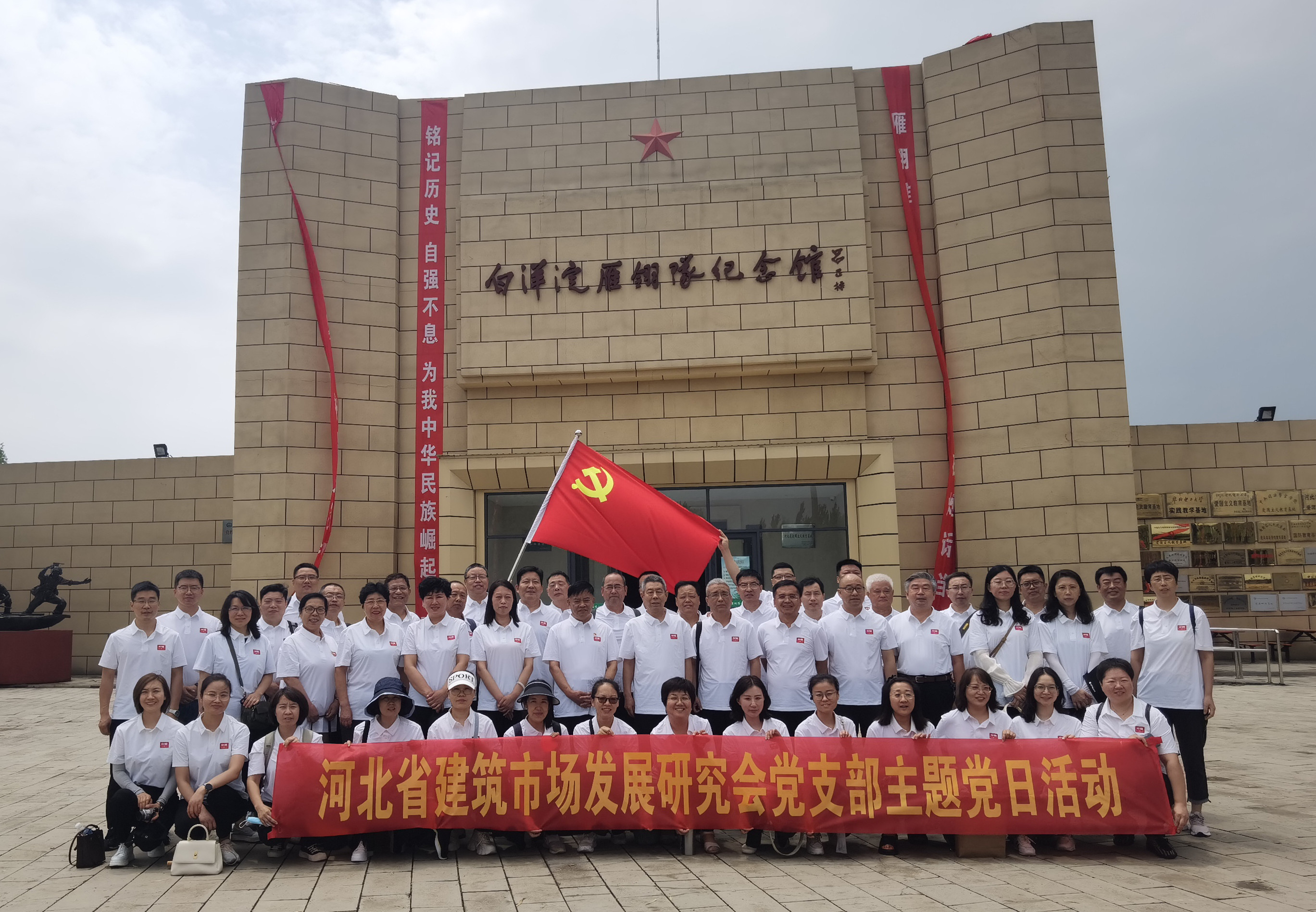门口合影_副本222.jpg 门口合影_副本222.jpg